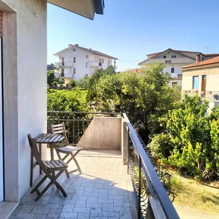 Con Giardino E Parcheggio A Ideale Per Famiglie E Pet